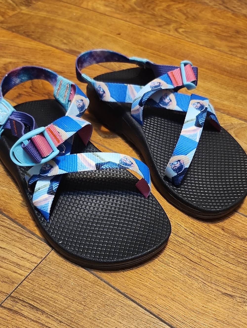 ❤️3 For 10.❤️Chaco Women's Strappy Sandals in Blue, Purple, Pink